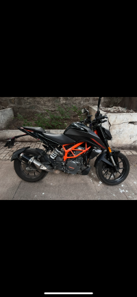 Grey KTM Duke 390 2022
