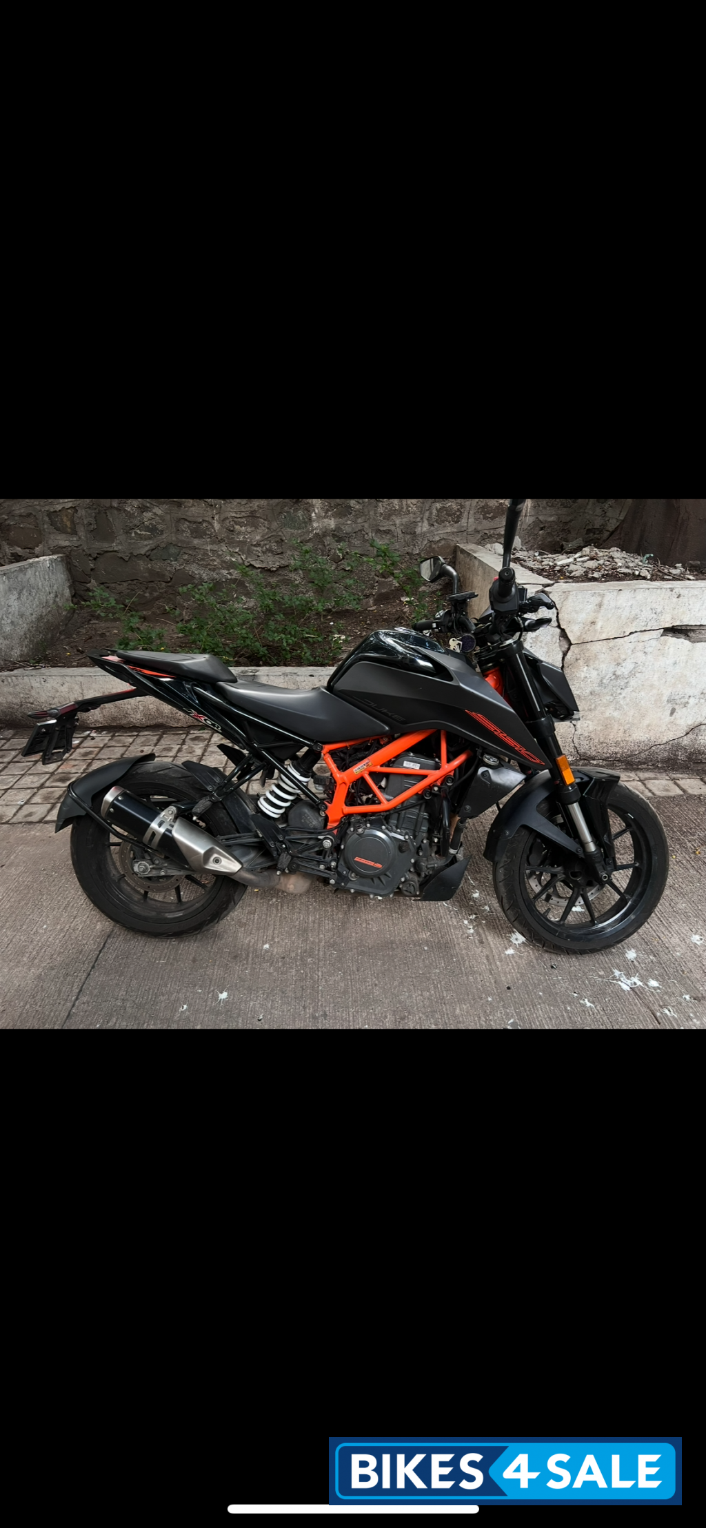Grey KTM Duke 390 2022