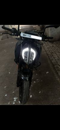 Grey KTM Duke 390 2022