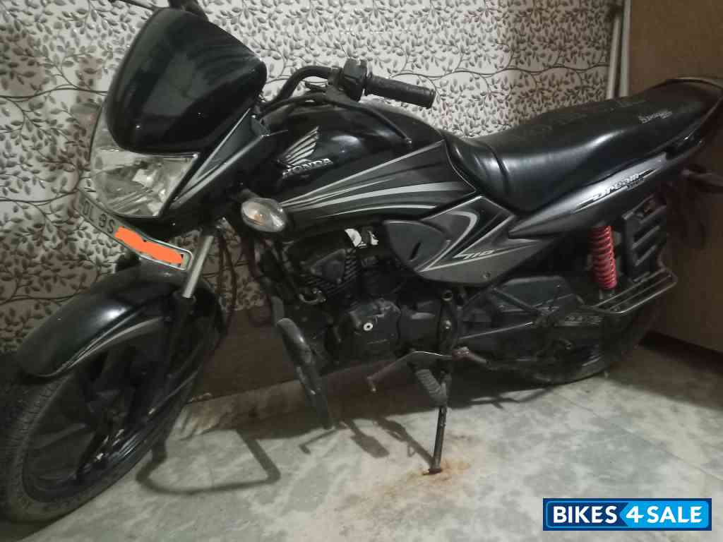 Grey & Black Honda Dream Yuga