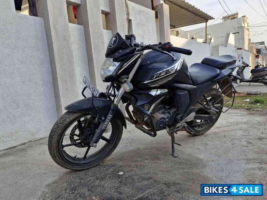 Black Yamaha FZ-S FI V2
