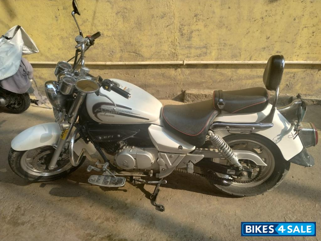 Hyosung Aquila GV250