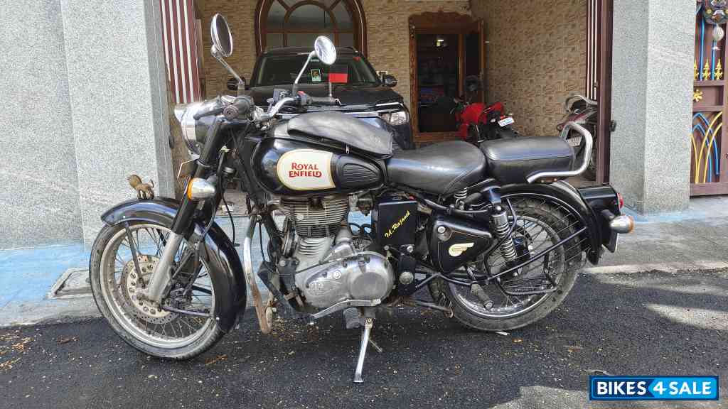 Black Royal Enfield Classic 350