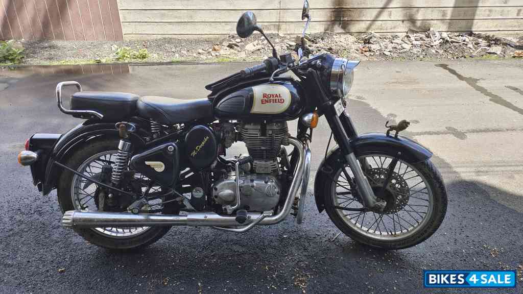 Black Royal Enfield Classic 350
