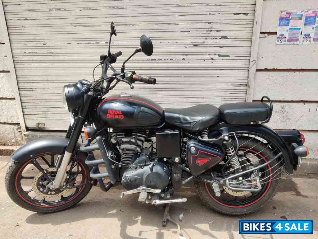Royal Enfield Classic Stealth Black