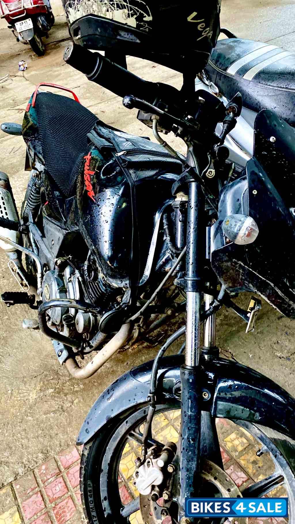 Bajaj Pulsar 150 Neon