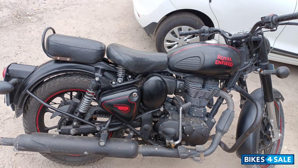 Royal Enfield Classic Stealth Black