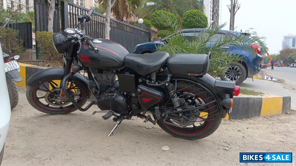 Royal Enfield Classic Stealth Black