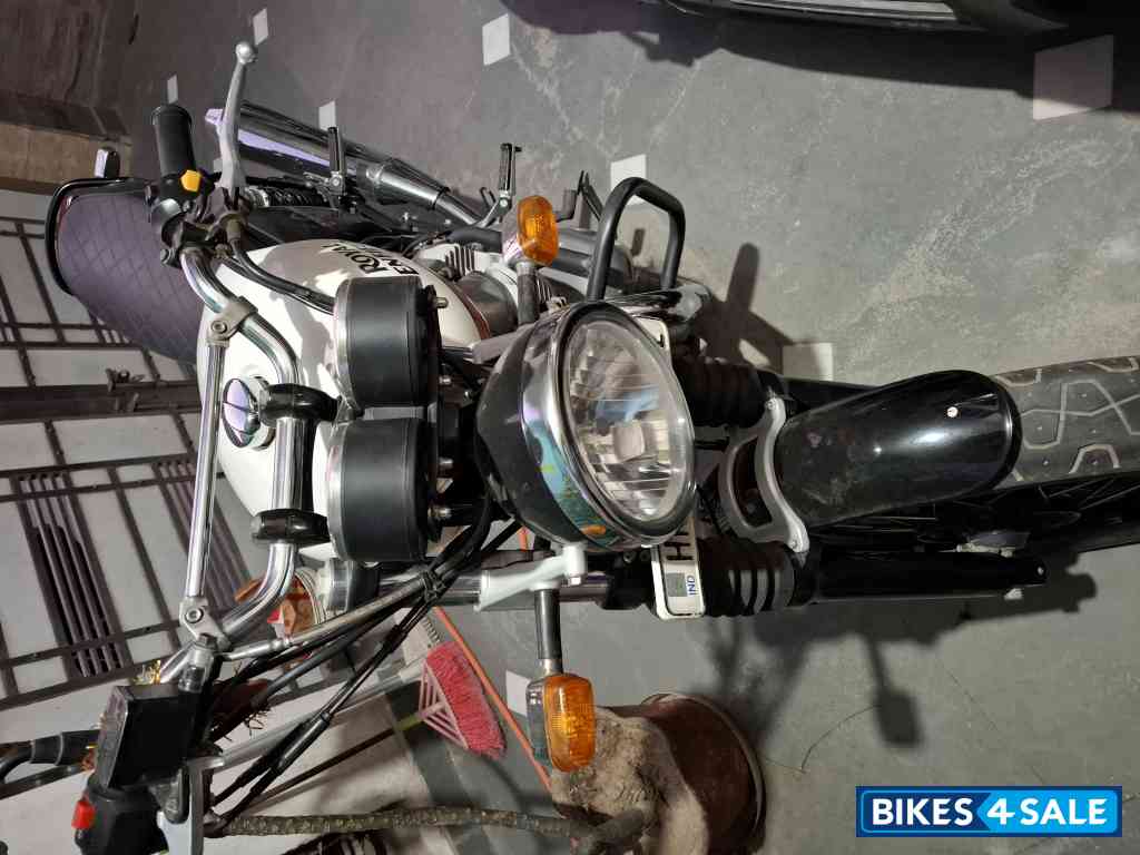 Baker White Royal Enfield Interceptor 650 Twin