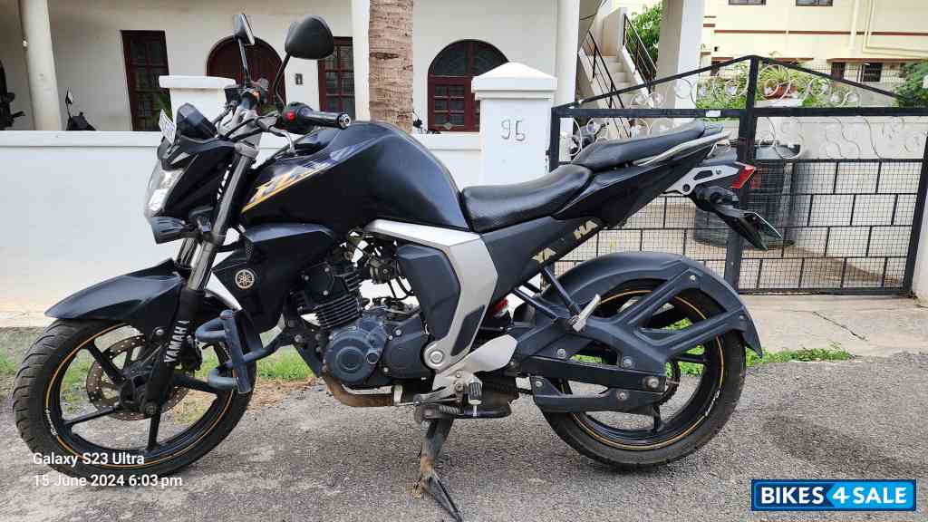Black Yamaha FZ16