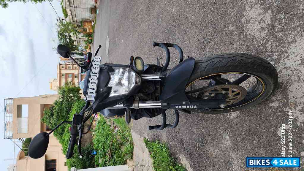 Black Yamaha FZ16