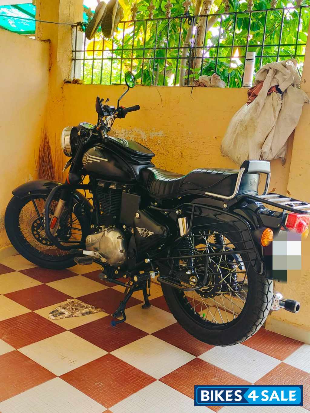 Black Royal Enfield Bullet 350 KS BS6