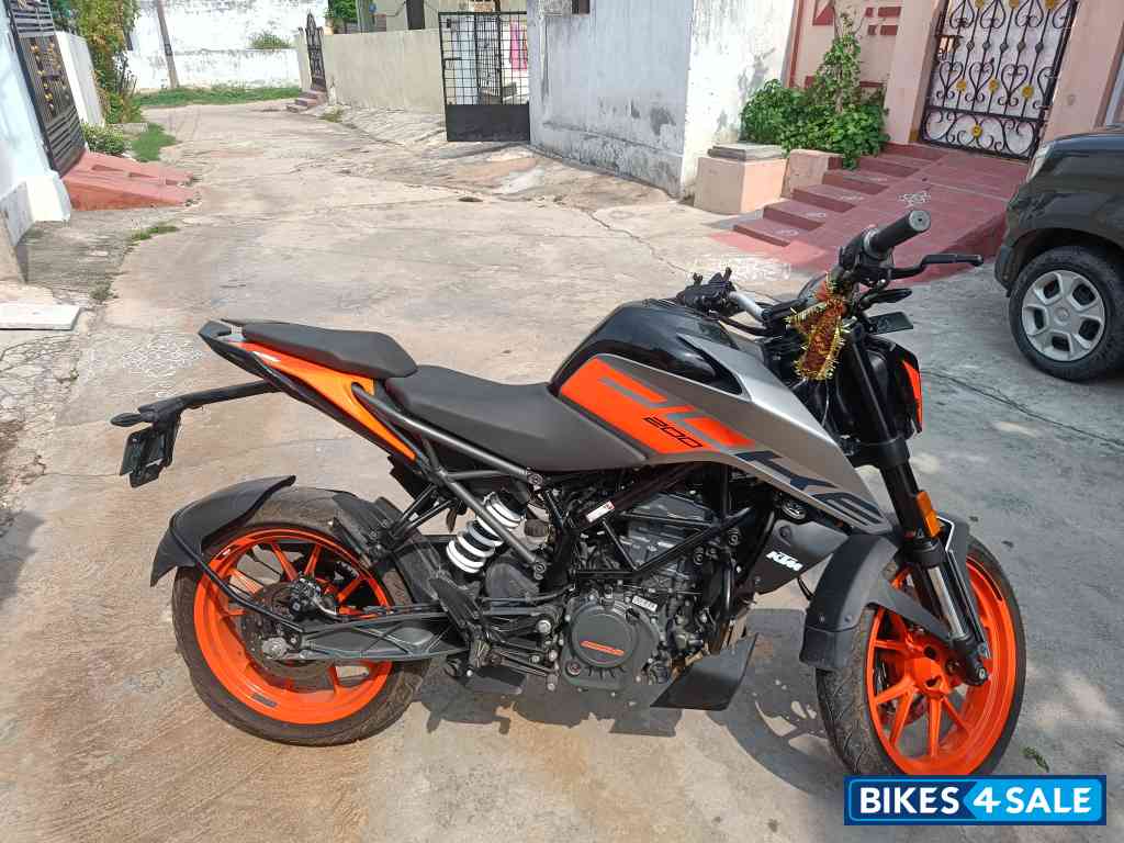 Orange And Gray KTM Duke 200 2022