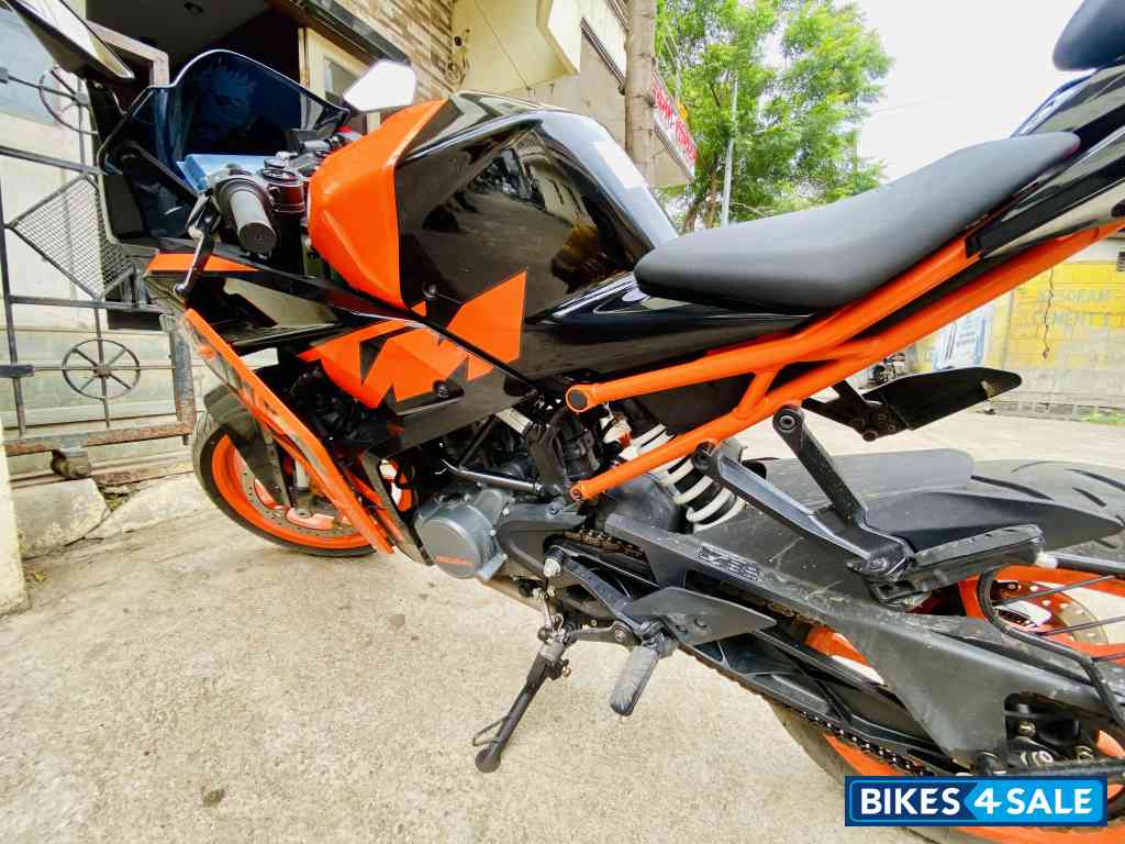 Black Orange KTM RC 200 2022