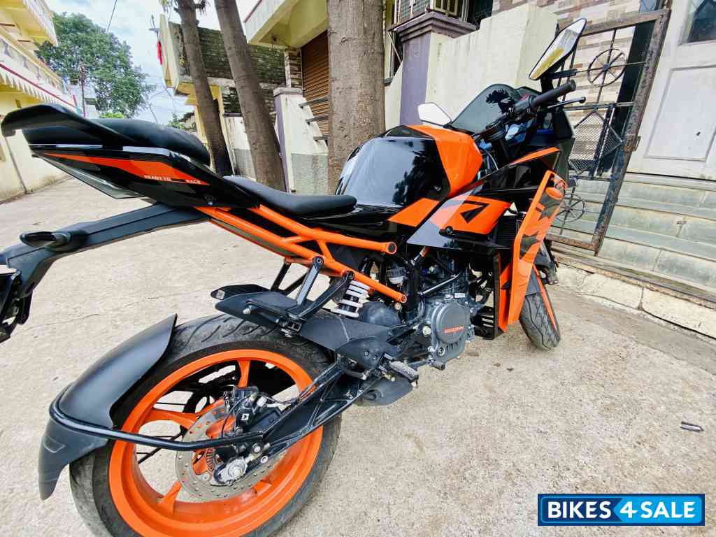 Black Orange KTM RC 200 2022