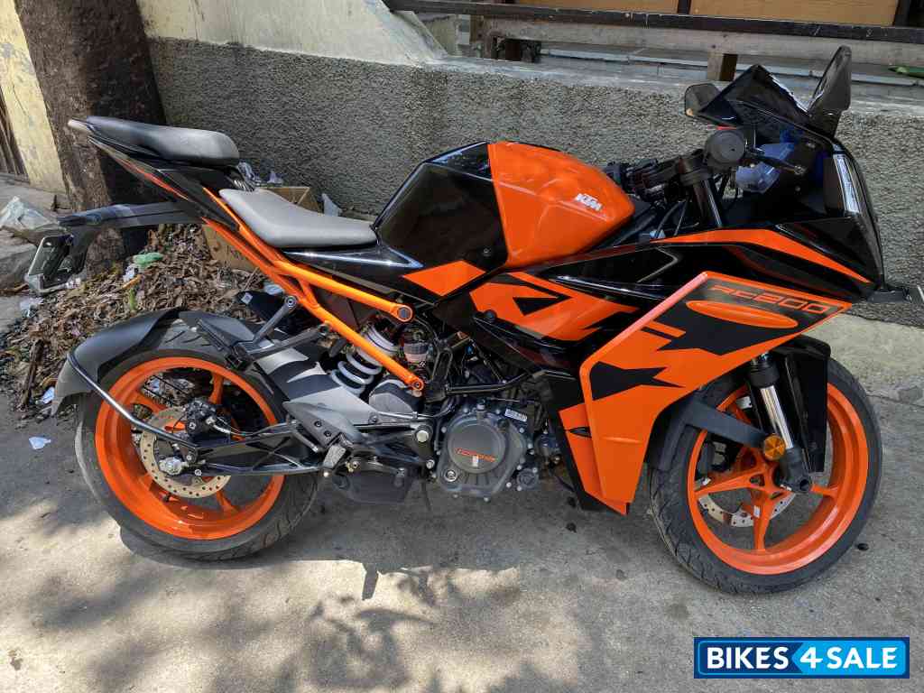 Black Orange KTM RC 200 2022
