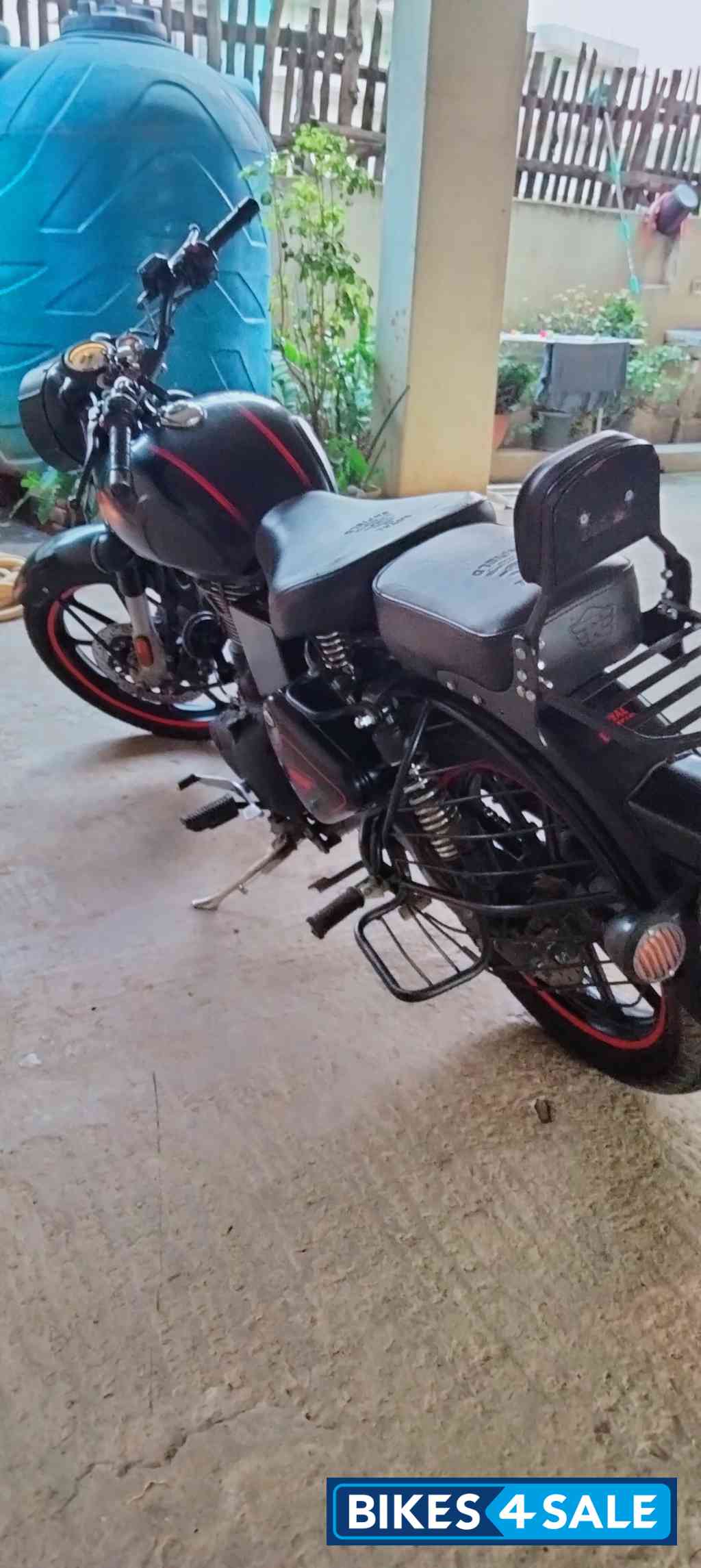 Stealth Black Royal Enfield Classic 350 BS VI