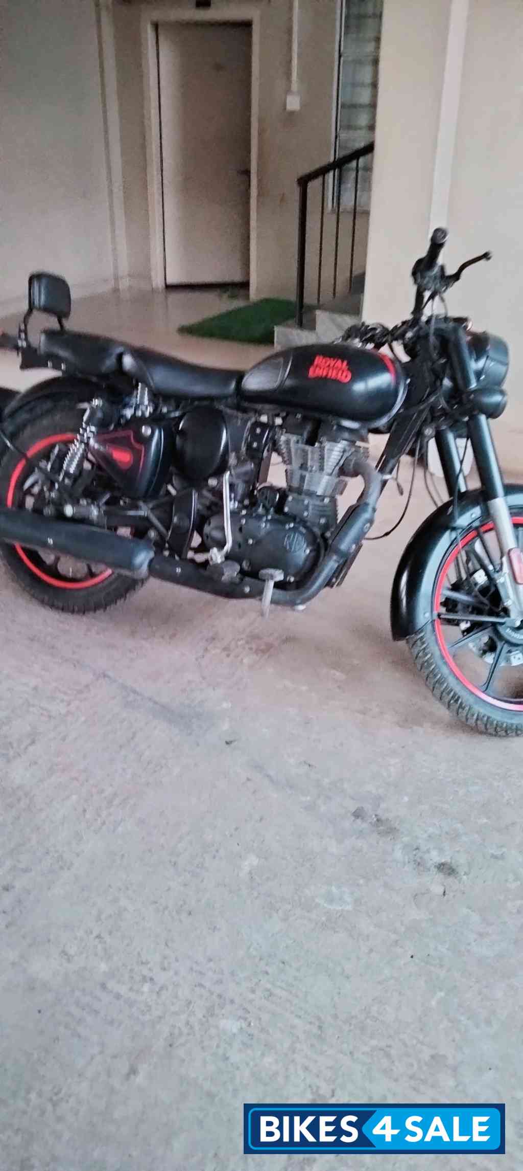 Stealth Black Royal Enfield Classic 350 BS VI