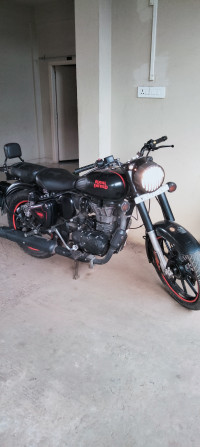 Stealth Black Royal Enfield Classic 350 BS VI