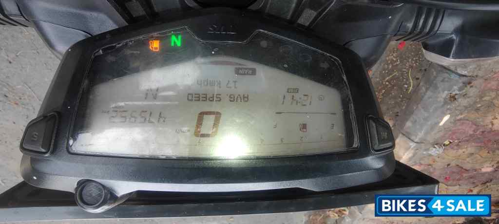 Black/red TVS Apache RTR 200 Fi 4V Black/red TVS Apache RTR 200 Fi 4V