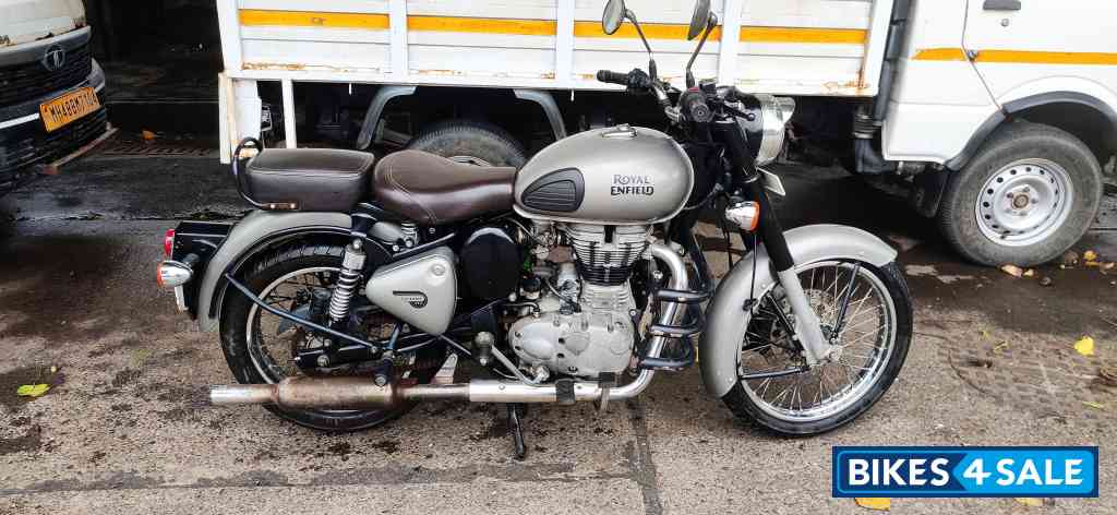 Metal Grey Royal Enfield Bullet Classic 350 gun metal grey