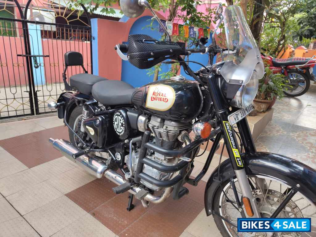 Pure Black Royal Enfield Classic 350 Single Channel BS6