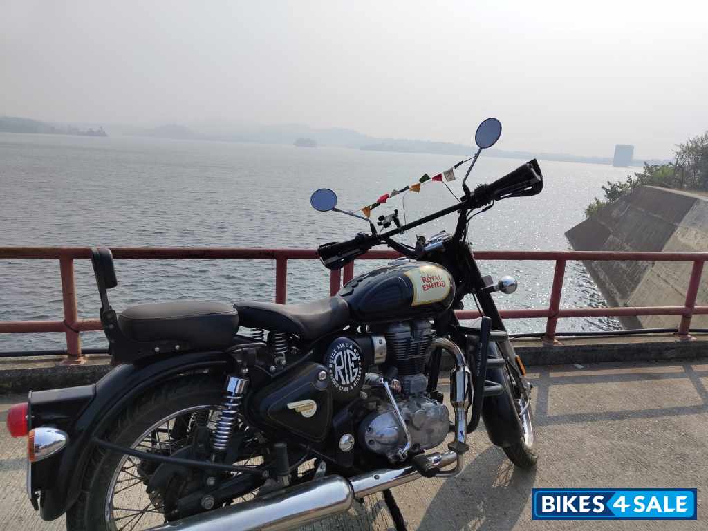 Pure Black Royal Enfield Classic 350 Single Channel BS6