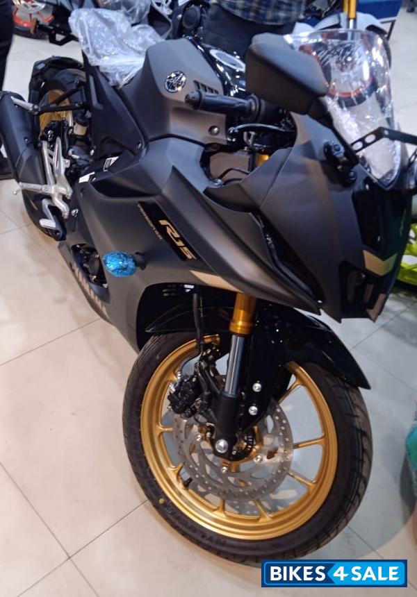 Yamaha R15 V4