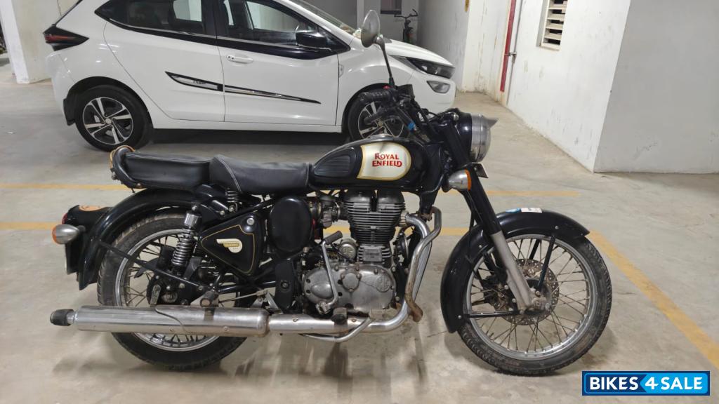 Black Royal Enfield Classic 350 Black Royal Enfield Classic 350