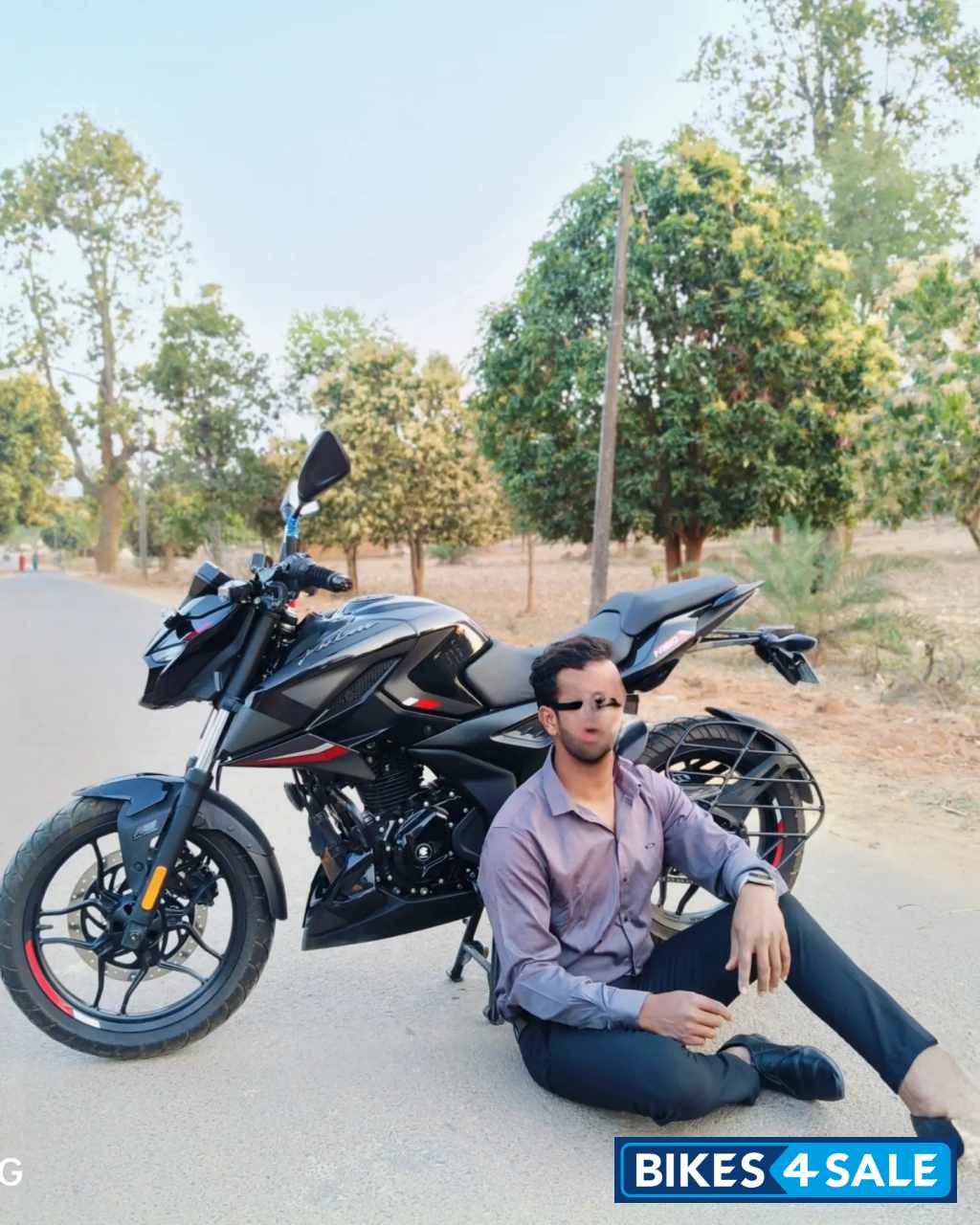 Black Bajaj Pulsar N160 2024
