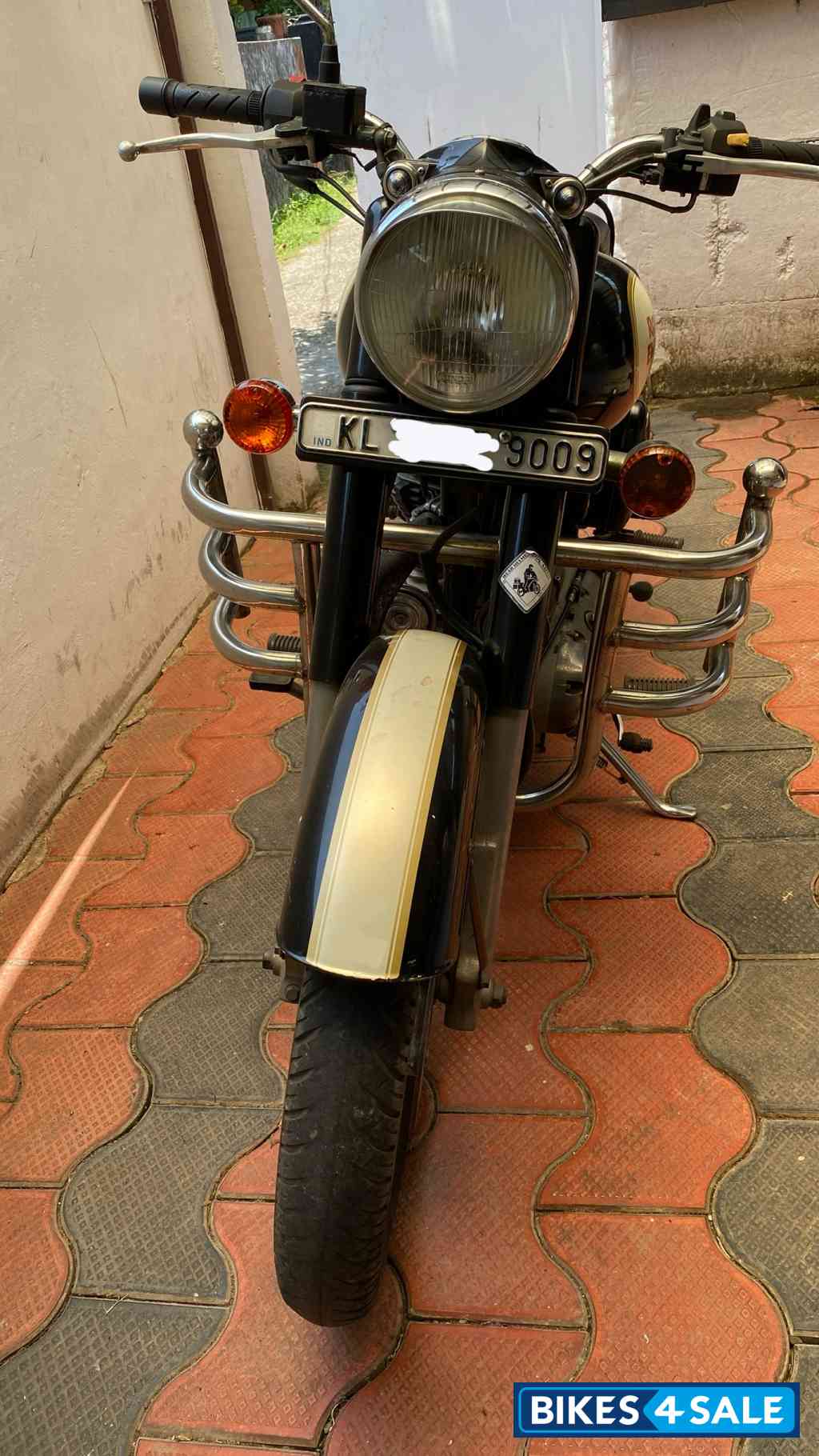 Black Royal Enfield Classic 500