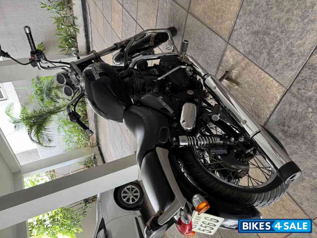 Black Royal Enfield Thunderbird 350