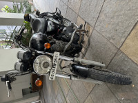 Black Royal Enfield Thunderbird 350