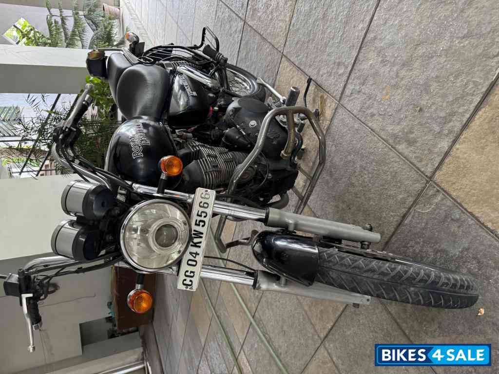 Black Royal Enfield Thunderbird 350