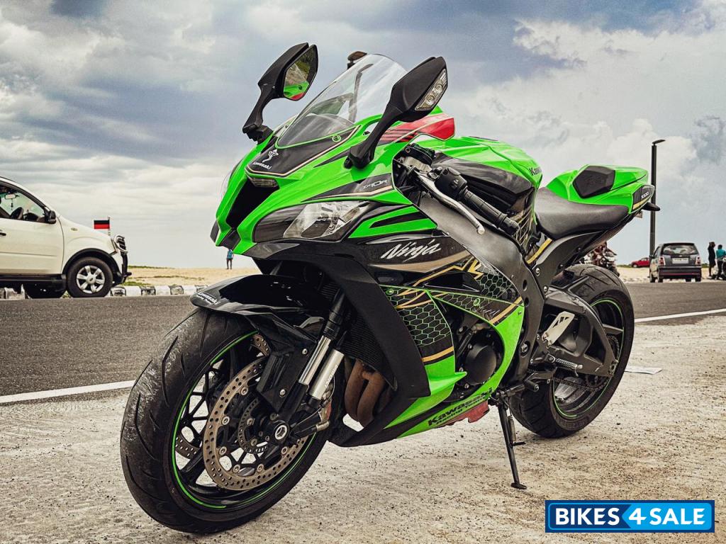 Green Kawasaki Ninja ZX-10R BS6 2022