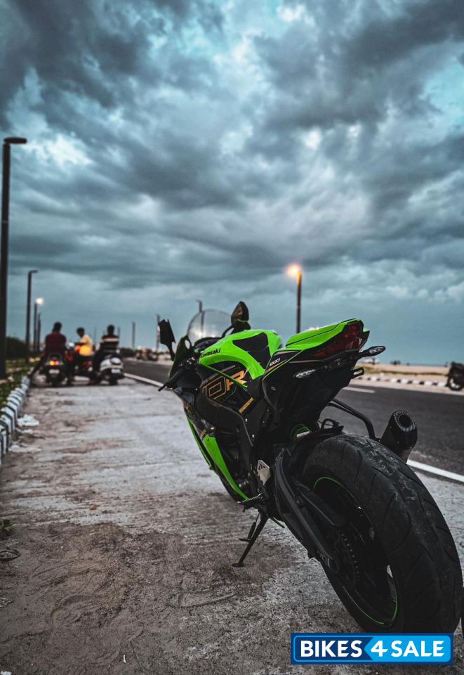 Green Kawasaki Ninja ZX-10R BS6 2022