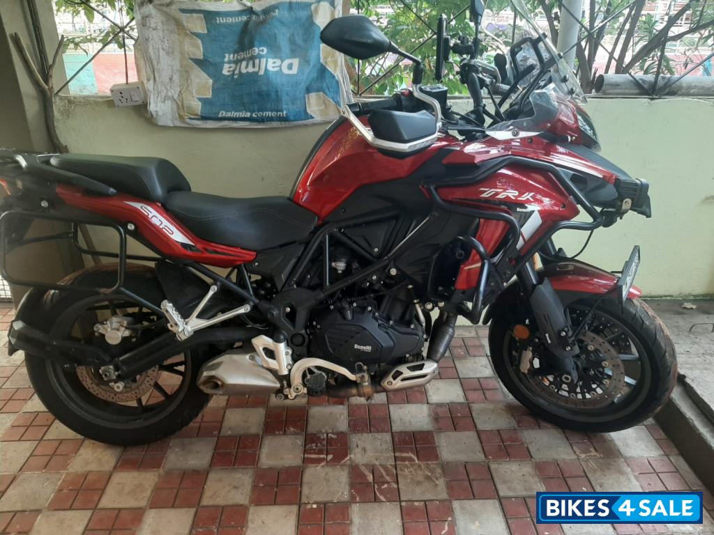 Red Benelli TRK 502 BS6