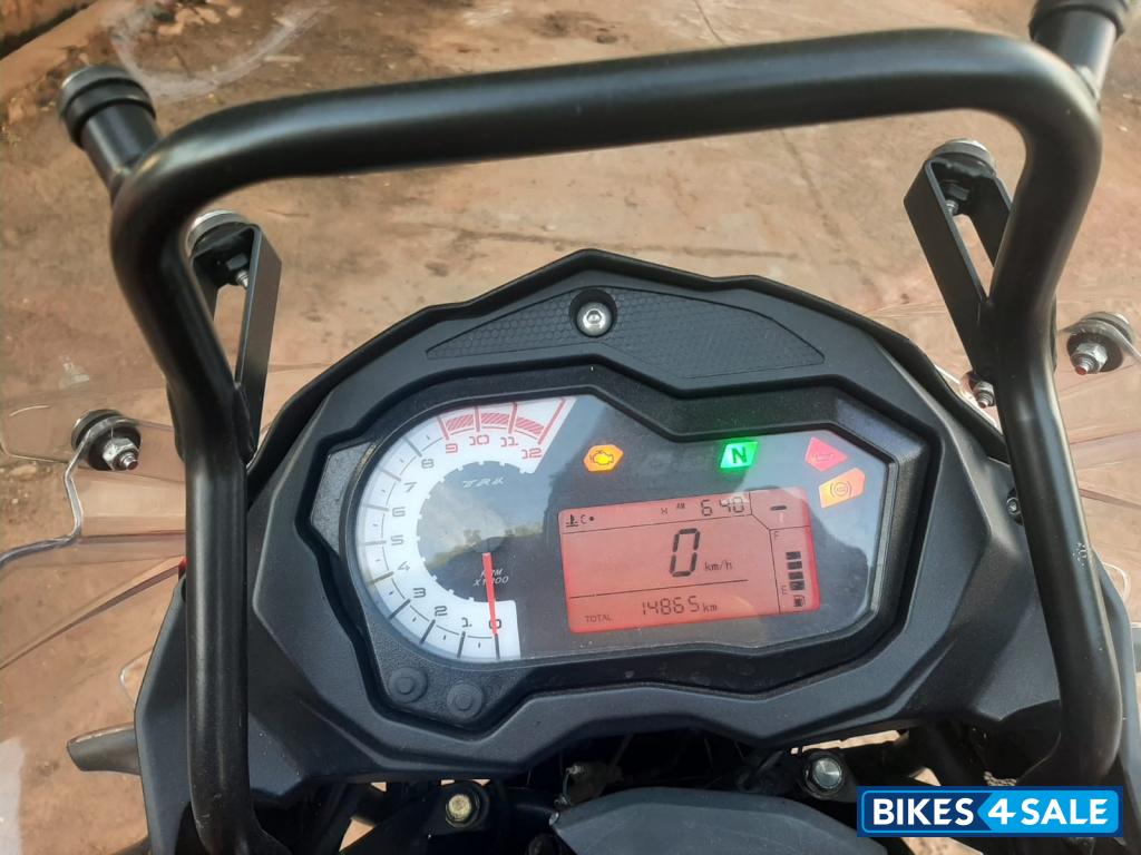 Red Benelli TRK 502 BS6