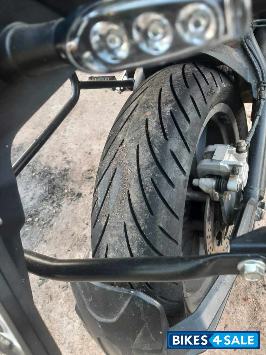 Red Benelli TRK 502 BS6