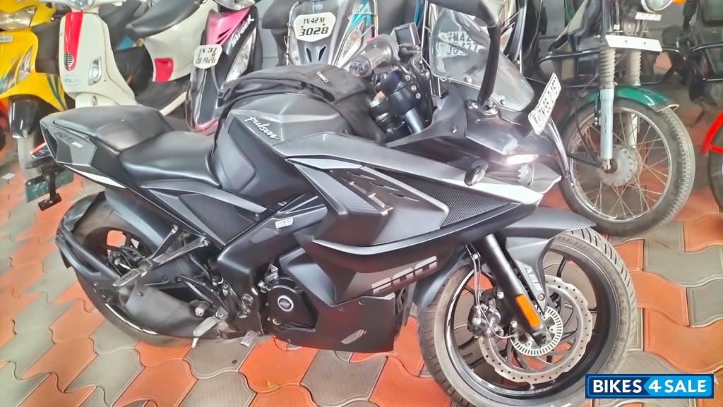 Bajaj Pulsar RS 200