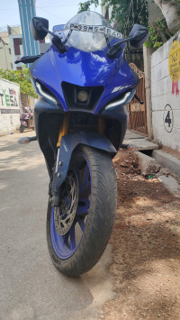 Blue Yamaha R15 V4