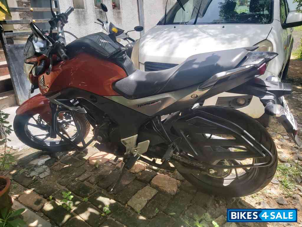 Orange Honda CB Hornet 160R ABS