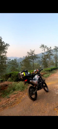 White Hero Xpulse 200 4V Rally Edition