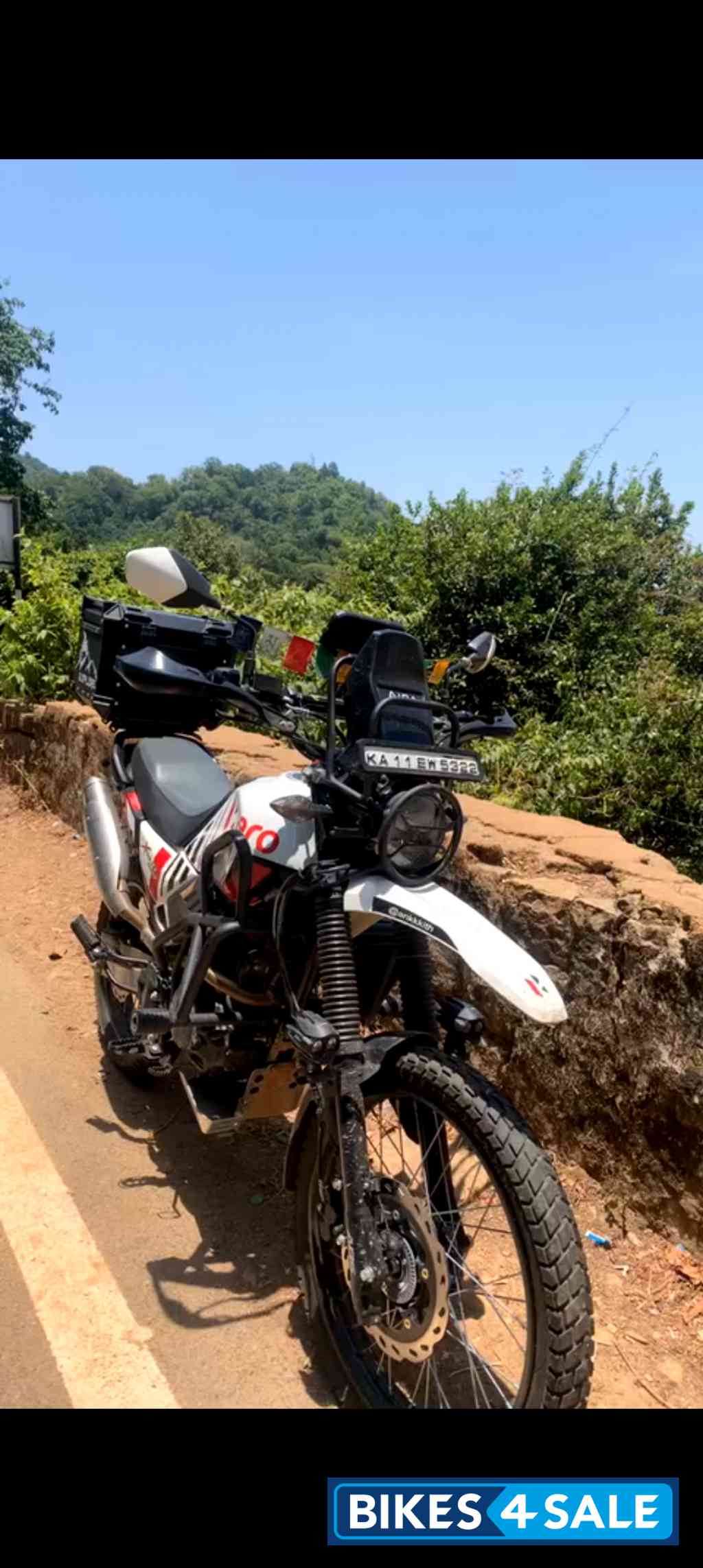 White Hero Xpulse 200 4V Rally Edition