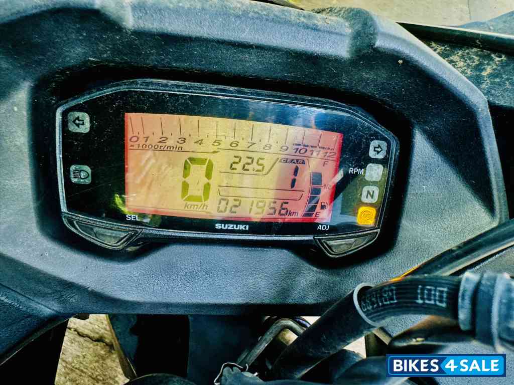 Black Suzuki Gixxer SF