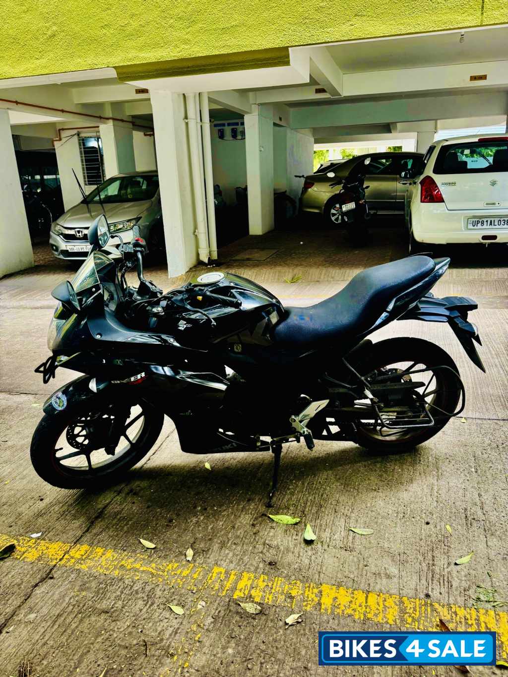 Black Suzuki Gixxer SF