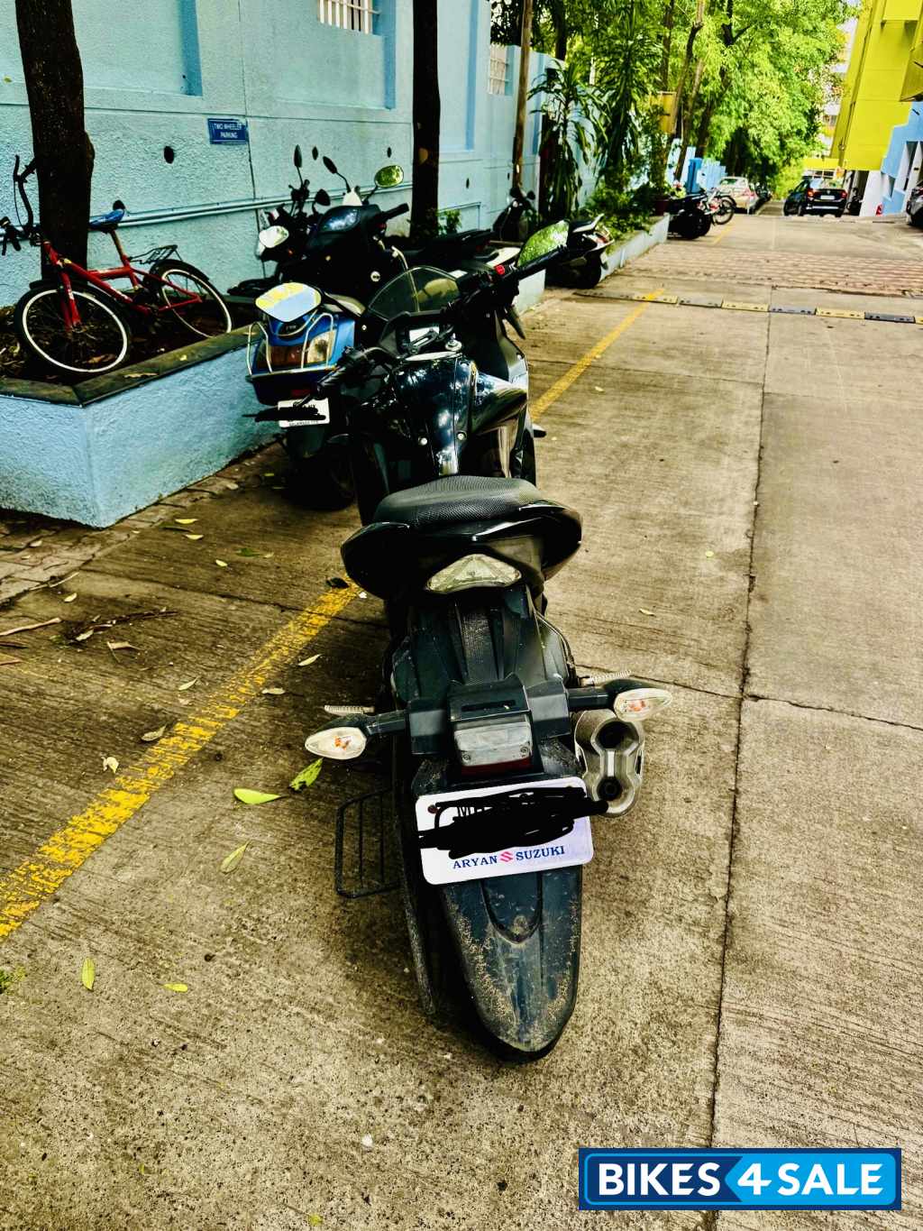 Black Suzuki Gixxer SF