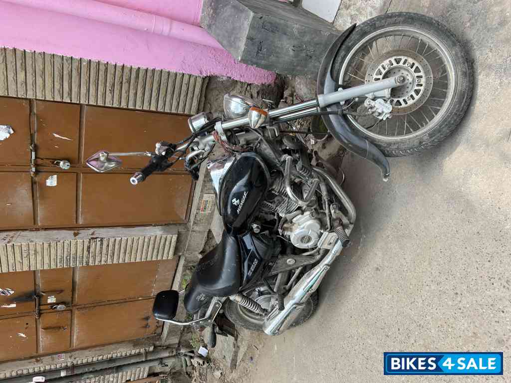 Bajaj Avenger 220 DTS-i