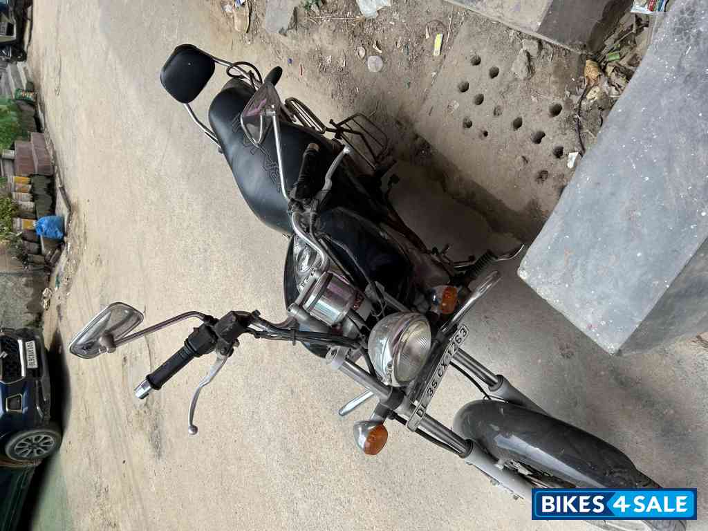 Bajaj Avenger 220 DTS-i