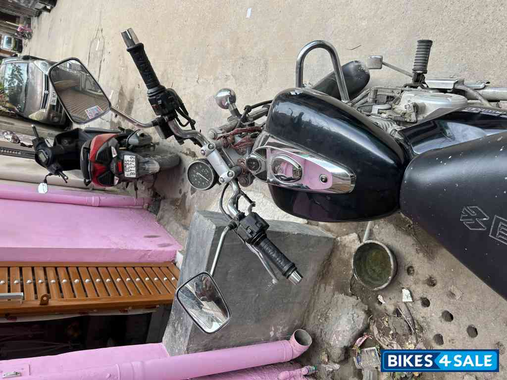 Bajaj Avenger 220 DTS-i